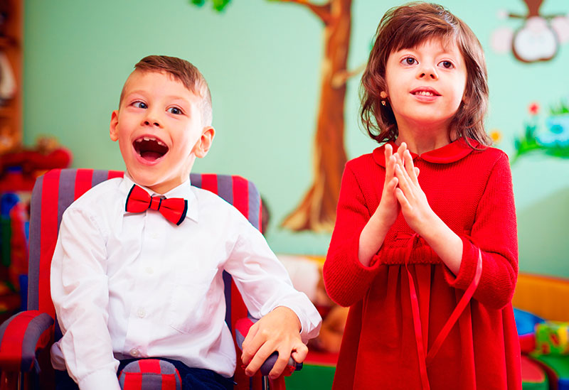 Foto niños con parálisis cerebral